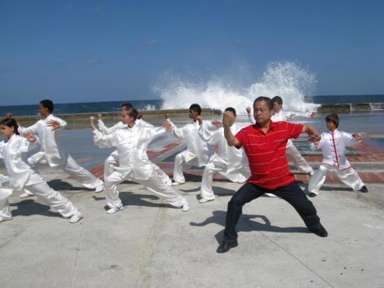 图：徐昌文三次赴古巴传授南太极拳。南太极拳在古巴全国各大城市遍地开花，有近5000人练习南太极拳。
